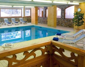 Indoor pool, pool loungers