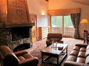 Superior room large balcony with fireplace | Living area