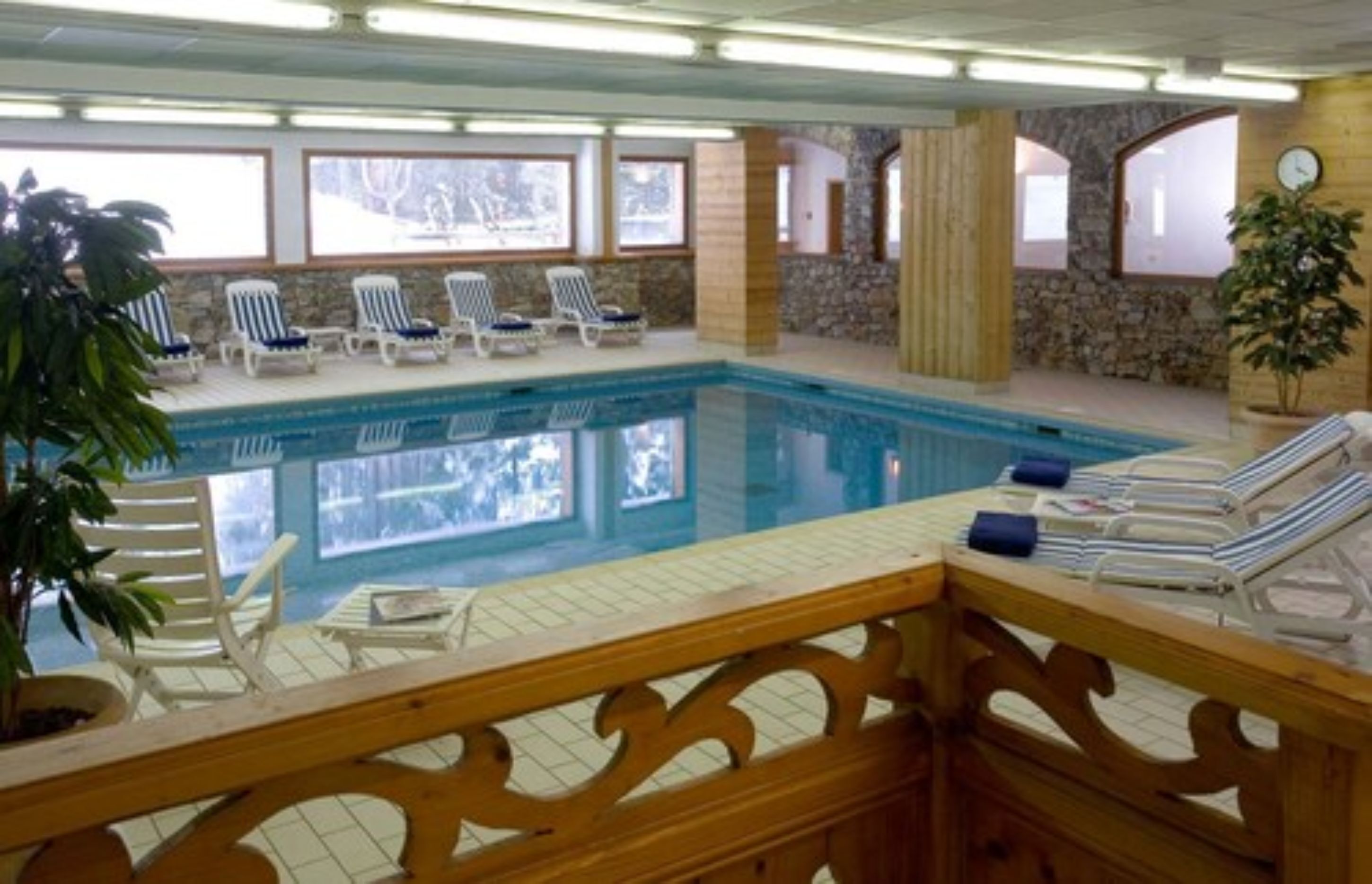indoor pool, pool loungers