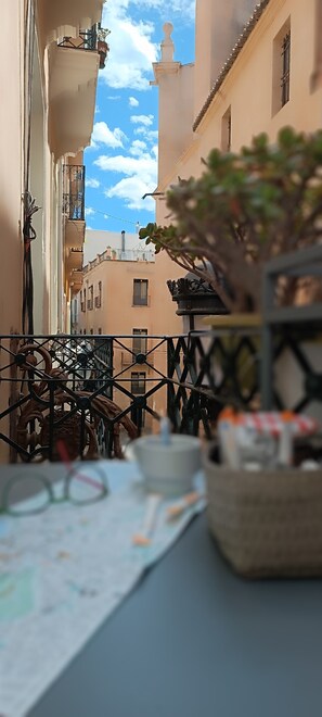 Dobbeltværelse - fælles badeværelse - byudsigt | Terrasse/gårdhave