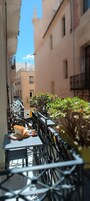 Quarto casal, banheiro compartilhado, vista para a cidade | Terraço/pátio