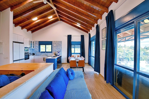 Suite superior, hidromasaje, vista al lago (Panoramic View) | Área de sala de estar