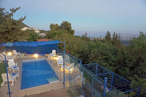 Superior Family Room (Berry House) | Front of property