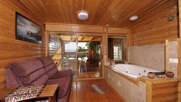Deluxe Double Room with Balcony (Bat Harim) | Jetted bathtub