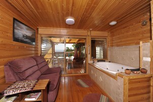 Deluxe Double Room with Balcony (Bat Harim) | Jetted tub