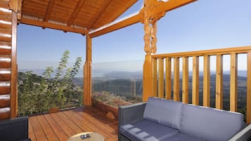 Kattohuoneisto, järvinäköala (Elinof) | Parveke