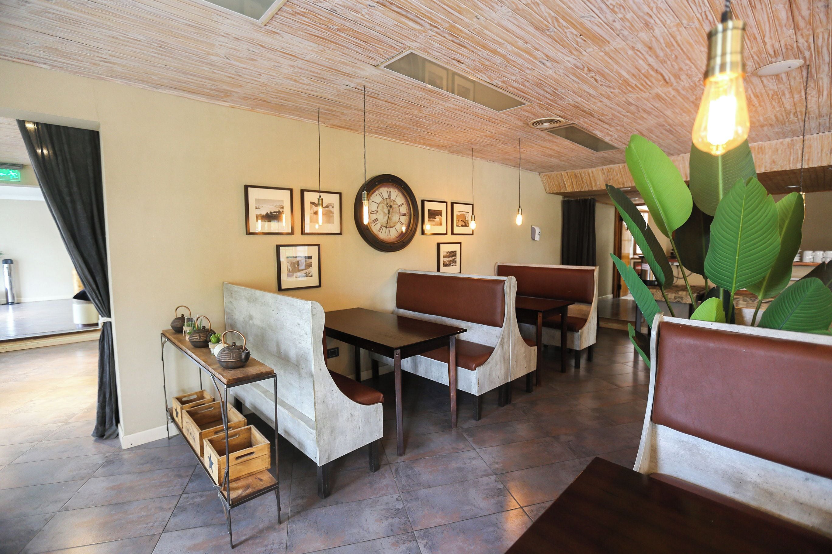 daily buffet breakfast (usd 15 per person)