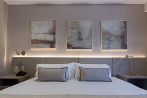 Kamar Double atau Twin Superior | Minibar, brankas, meja kerja, dan tirai kedap cahaya