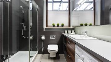 Standard Apartment | Bathroom | Shower, rainfall showerhead, hair dryer, towels