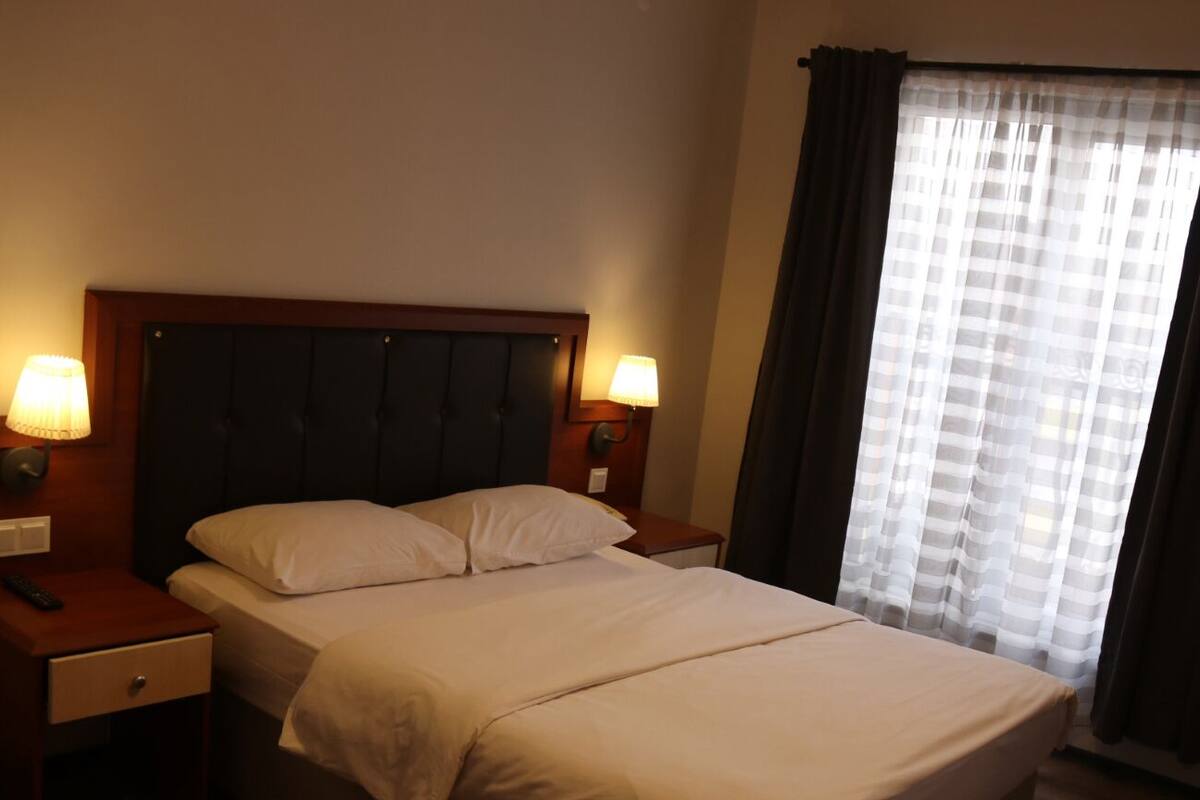 Matelas Tempur-Pedic, minibar, coffres-forts dans les chambres