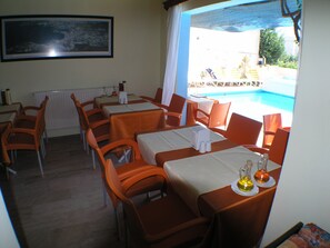 فطور أوروبي مجانًا يوميًا