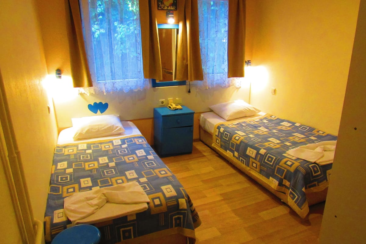Twin Room | Minibar, in-room safe, desk, iron/ironing board