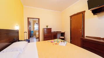 Phòng dành cho gia đình, 2 phòng ngủ | 1 phòng ngủ, minibar, két bảo mật tại phòng, bàn