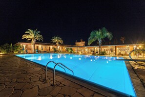Seasonal outdoor pool, pool umbrellas