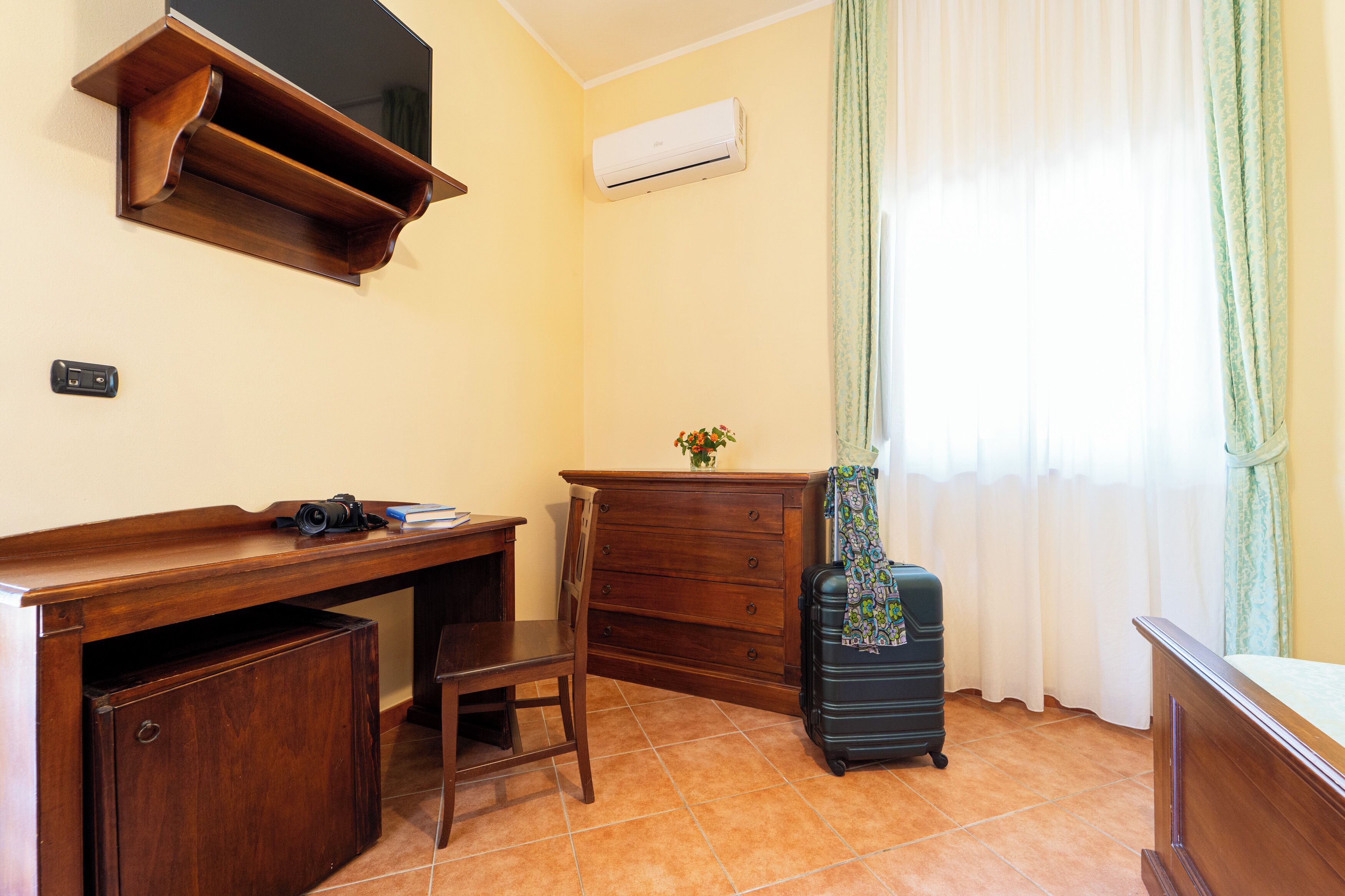 superior double room | 1 bedroom, minibar, in-room safe, desk