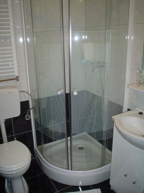 Badkamer met douche