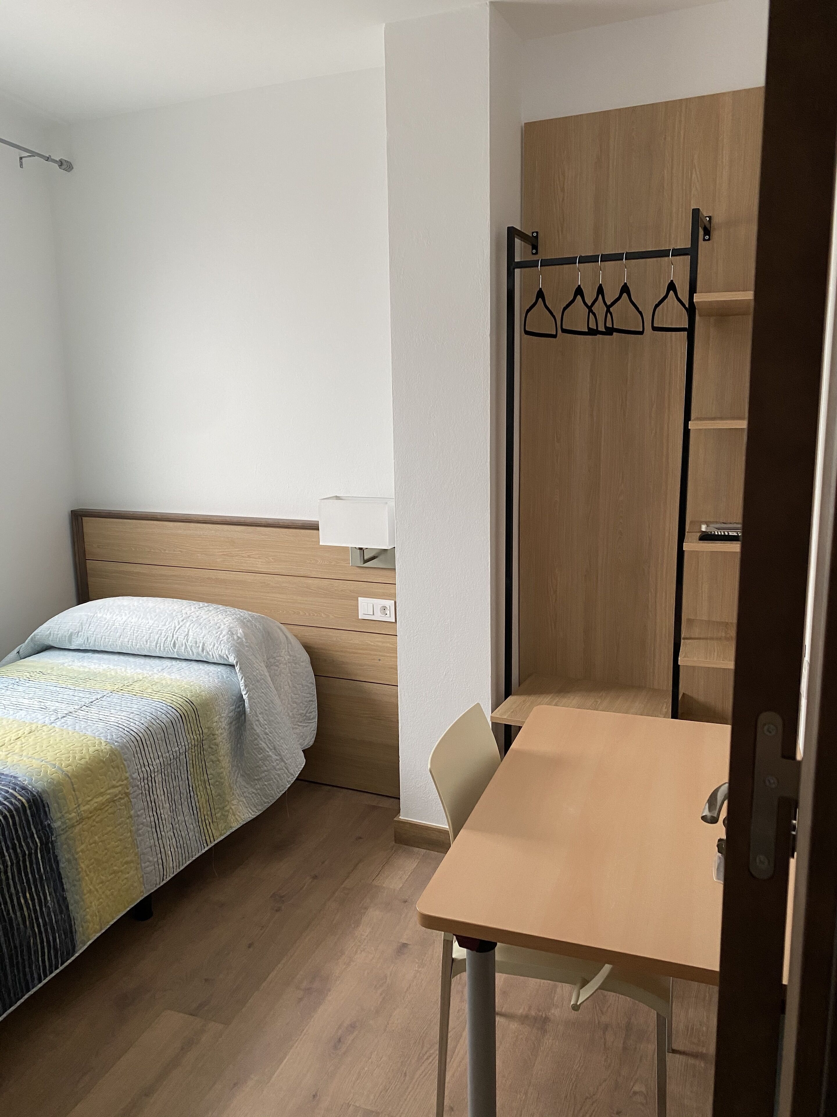 Colchones Select Comfort, escritorio y sistema de insonorización 