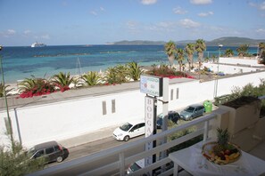 Apartamento standard, 1 quarto, sacada, vista para o mar (2 Adults) | Vista para praia/oceano