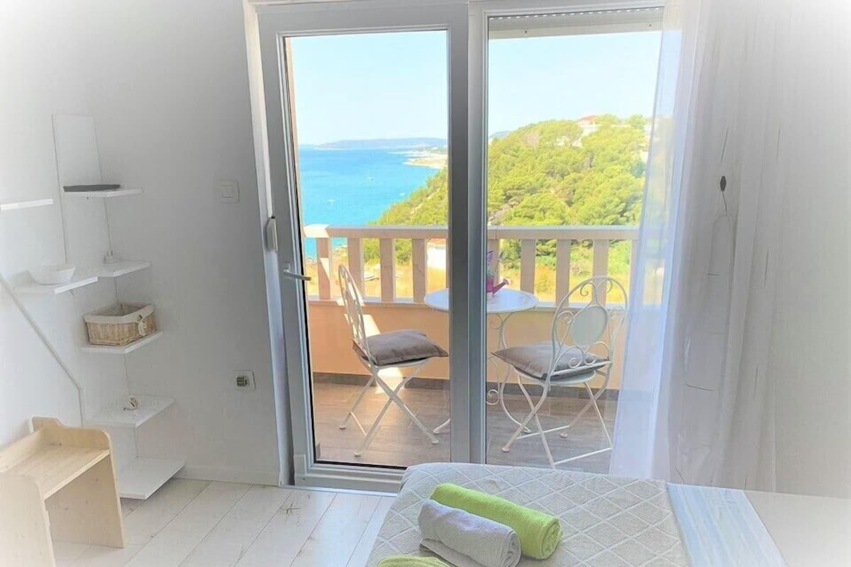 Junior-studiolejlighed - 1 soveværelse - balkon - havudsigt | Premium-sengetøj, senge med topmadrasser, minibar, skrivebord