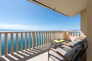 Luxury-Studiosuite, 1 King-Bett und Schlafsofa, Meerblick, Meerseite | Balkon