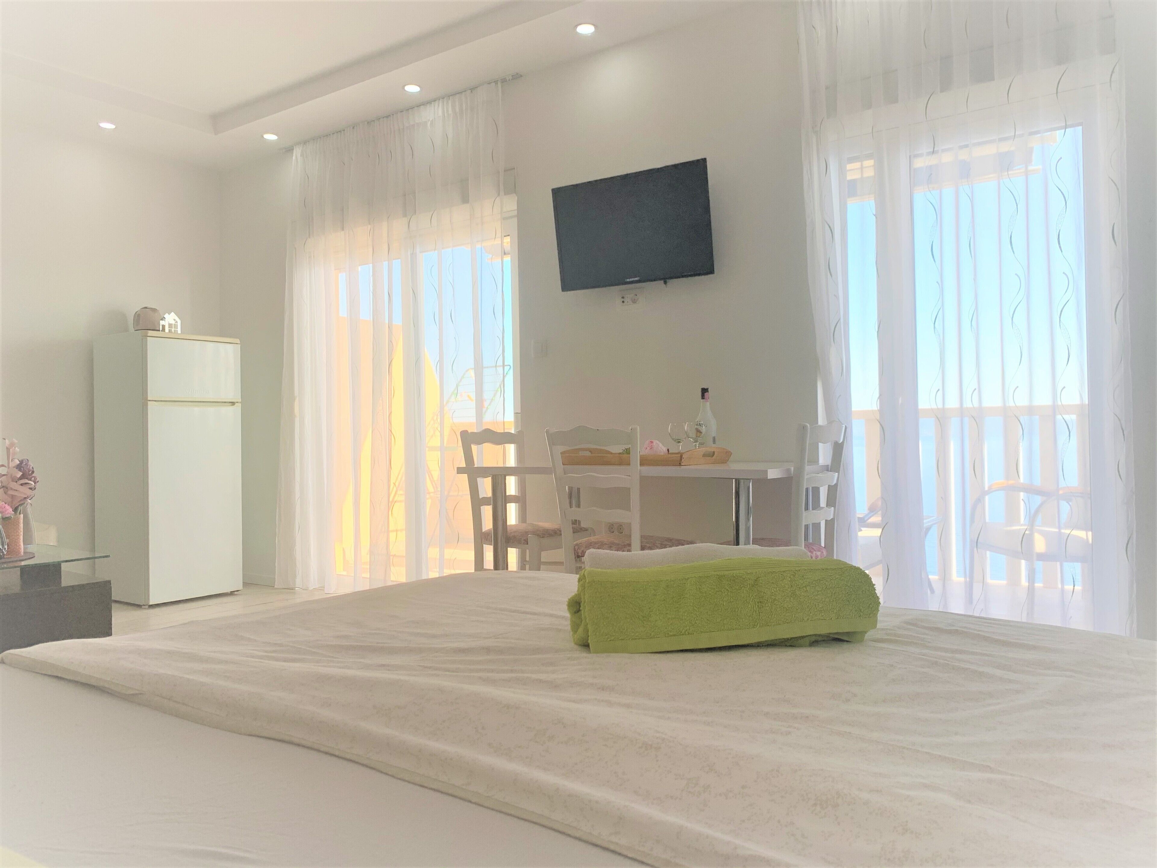Luxury Studio Suite, 1 King Bed with Sofa bed, Sea View, Sea Facing