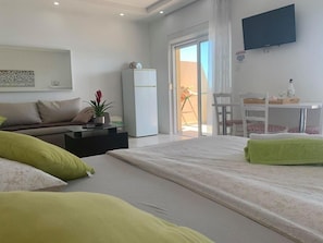 Luxury Studio Suite, 1 King Bed with Sofa bed, Sea View, Sea Facing | Premium bedding, pillowtop beds, minibar, individually decorated