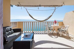 Luksusrom, sjøutsikt, sjøvendt | Terrasse/patio