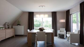 Ontbijt (EUR 10 per persoon)