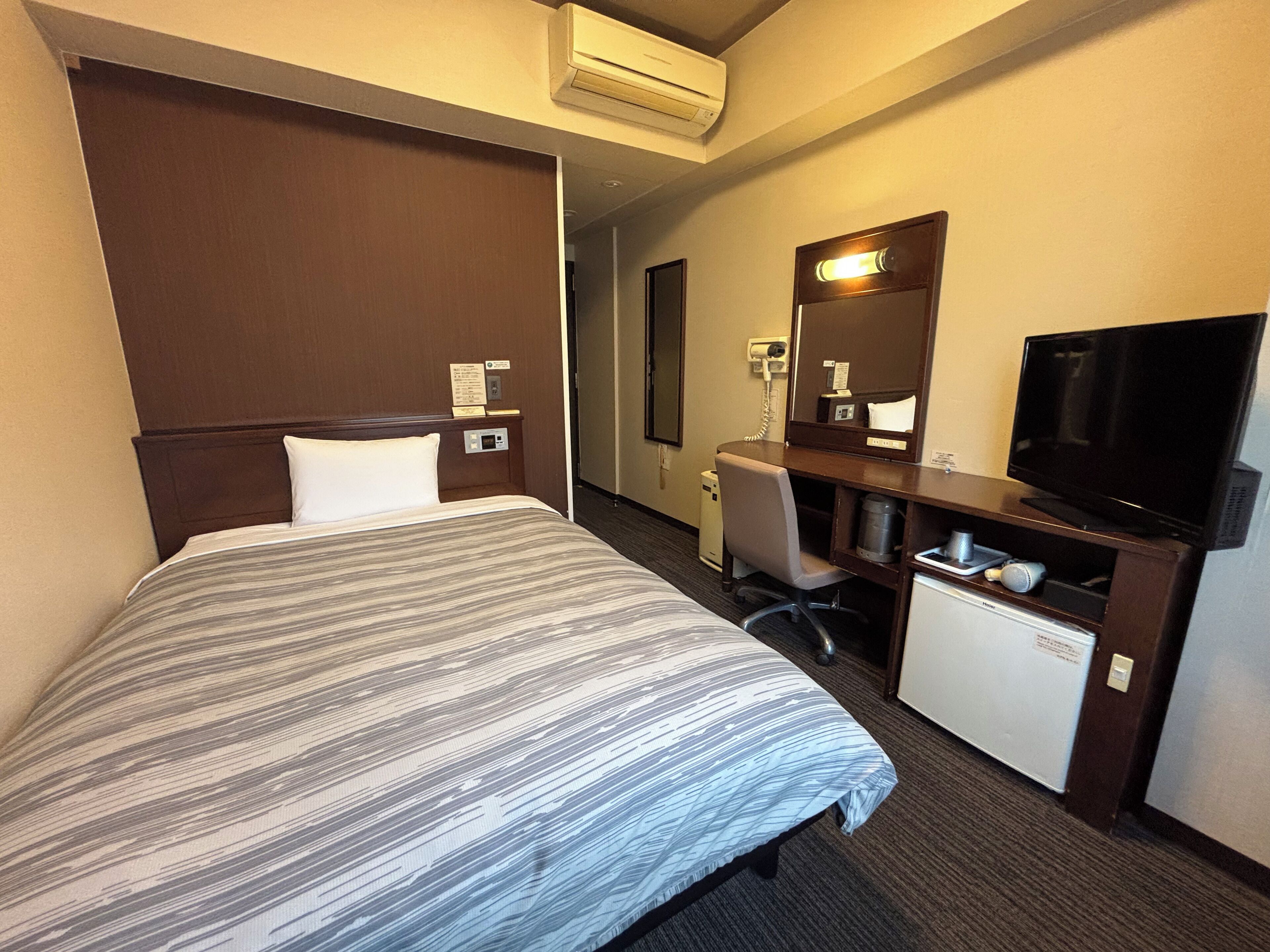 デスク、WiFi (無料)、ベッドシーツ