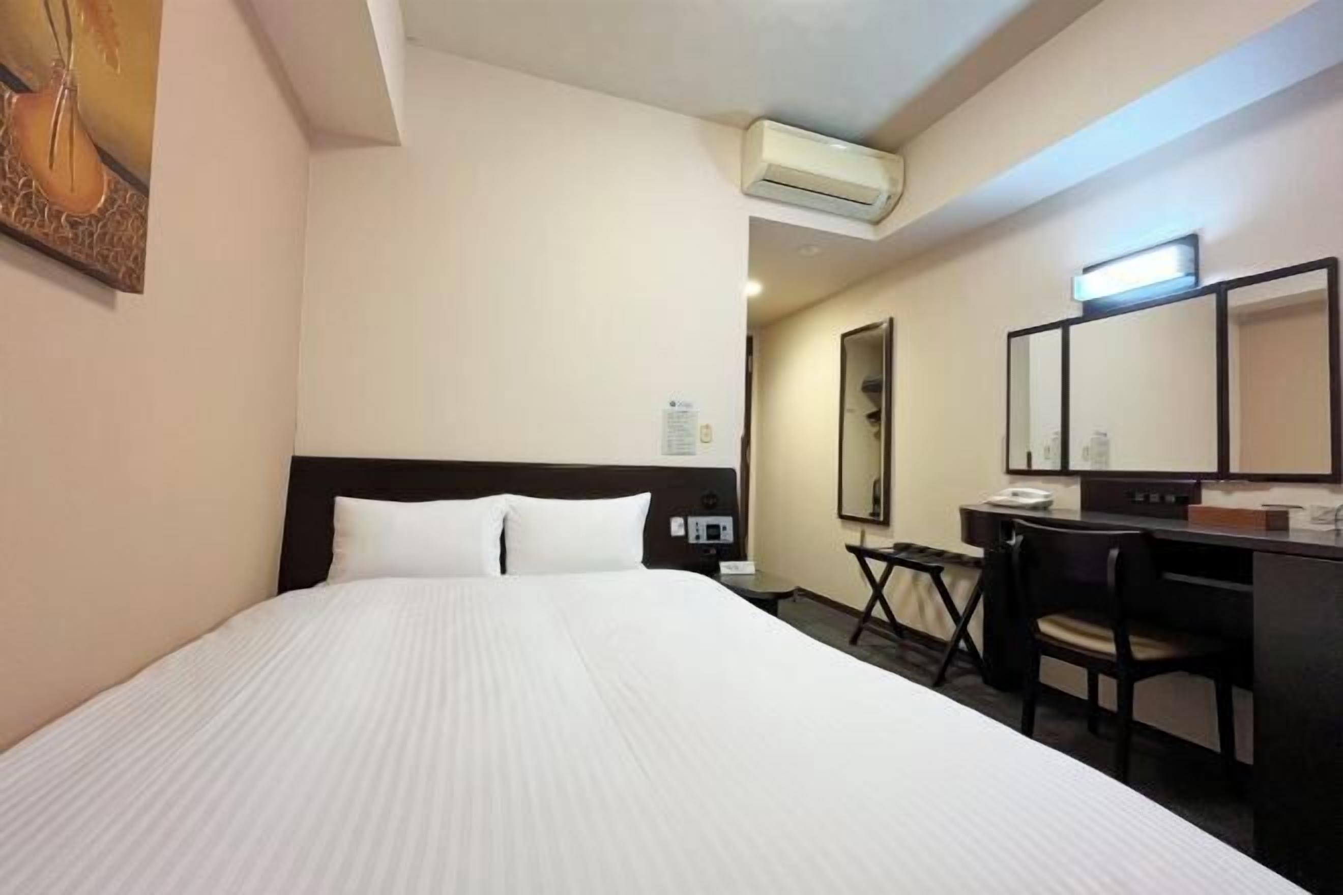 Escritorio, Internet por cable gratuito, ropa de cama