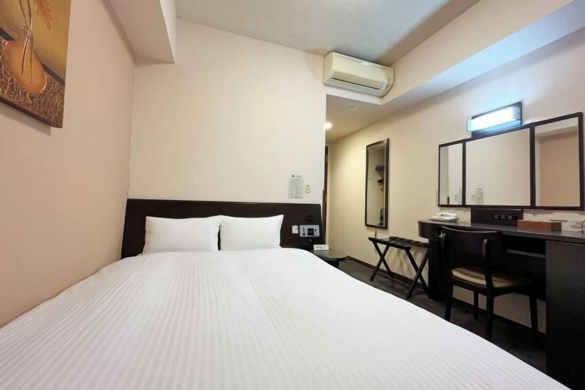 Escritorio, Internet por cable gratuito, ropa de cama