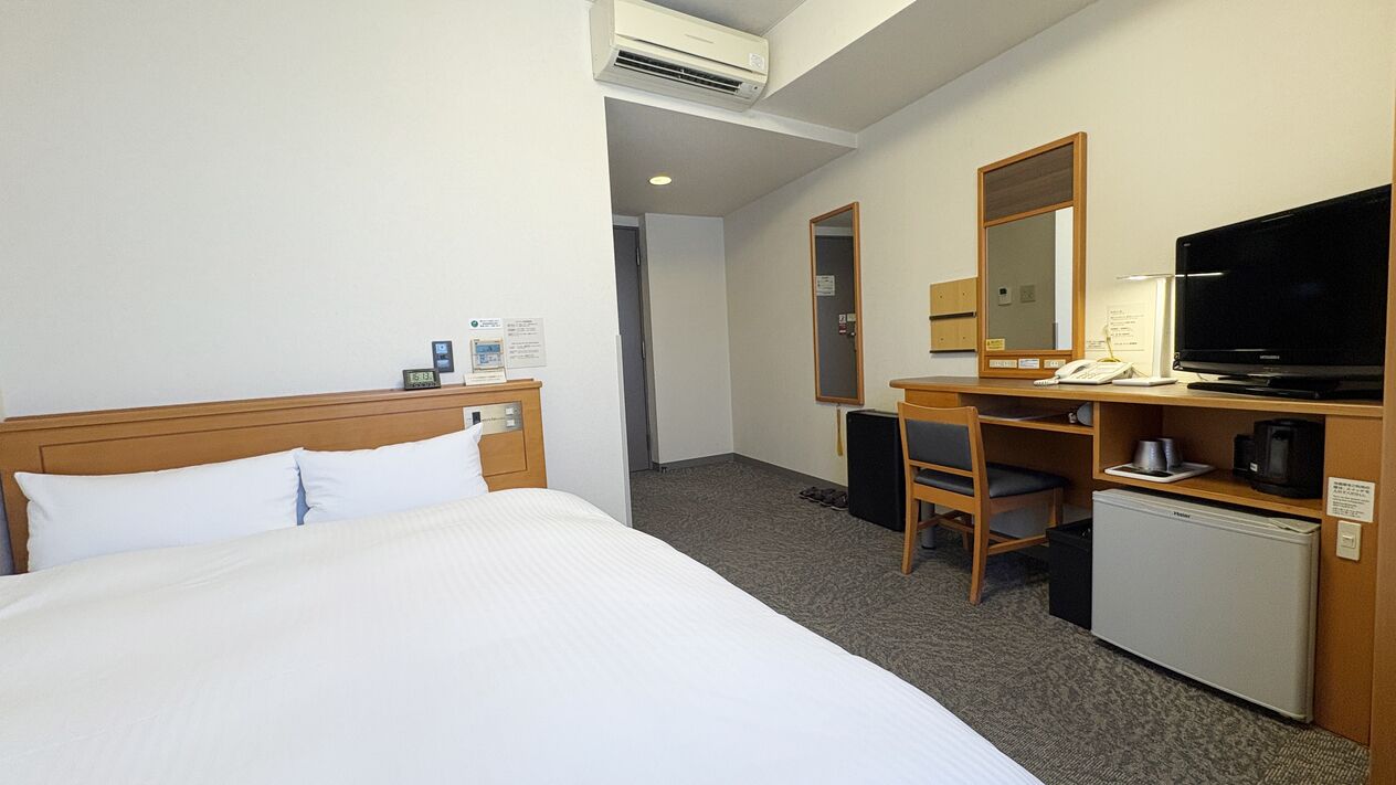Desk, free WiFi, bed sheets