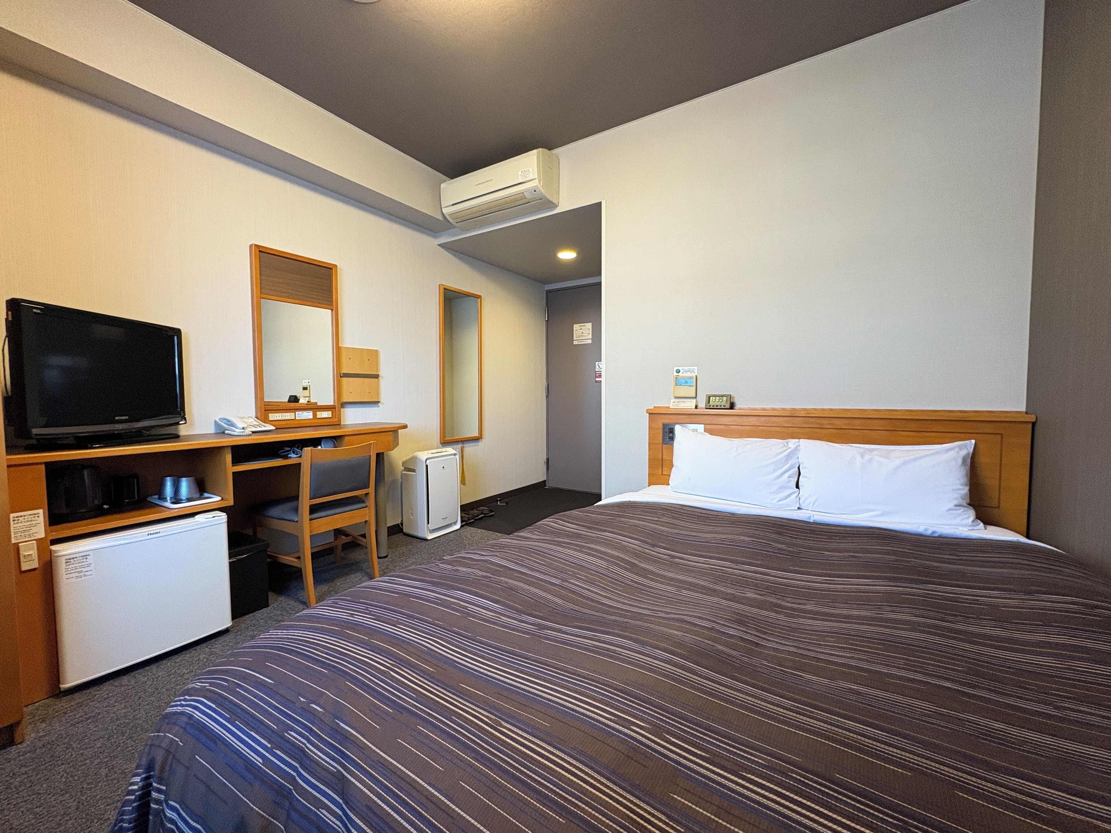 Desk, free WiFi, bed sheets