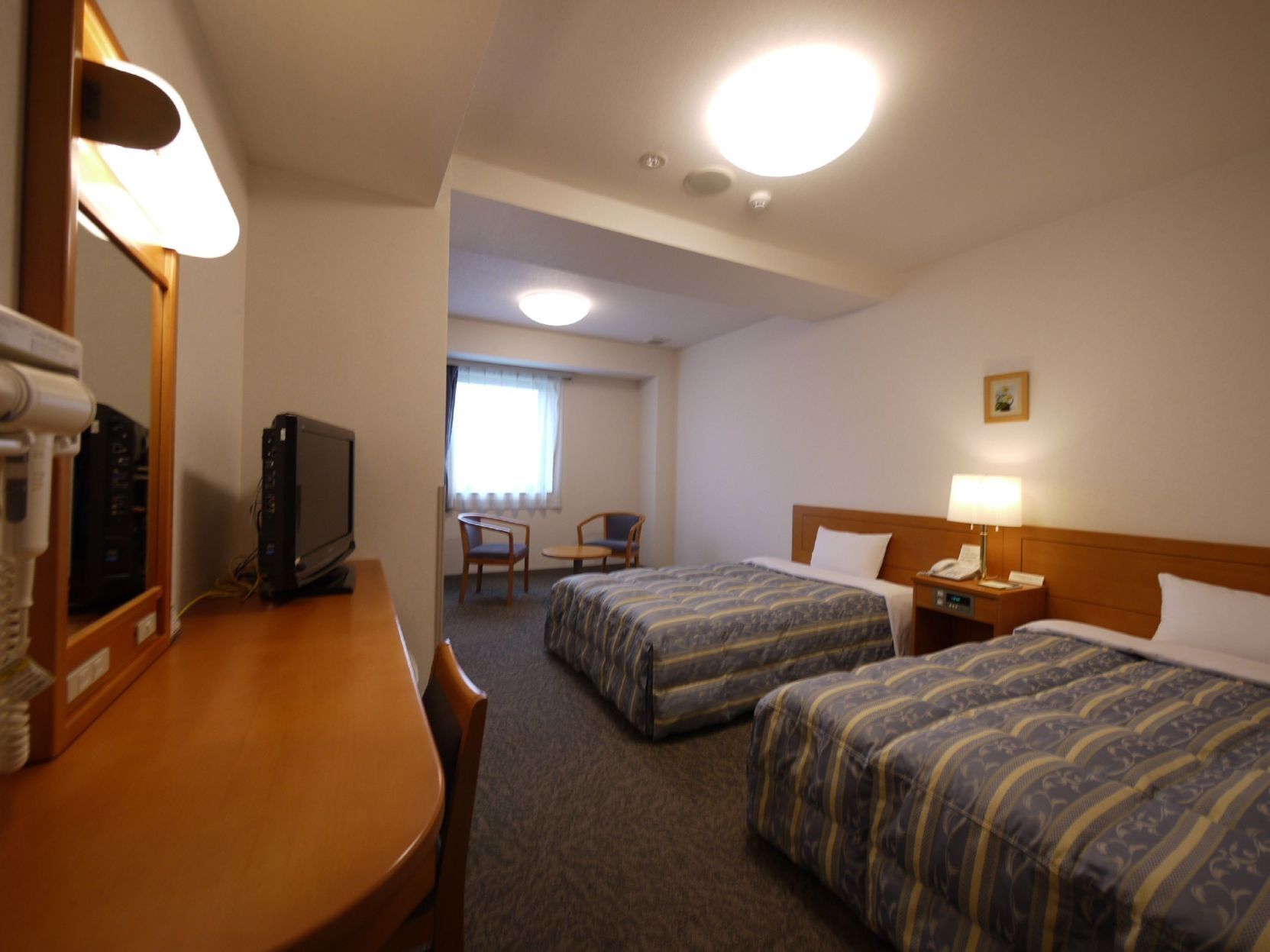 Työpöytä, ilmainen Wi-Fi, vuodevaatteet