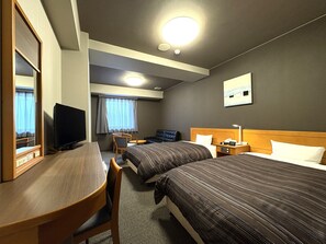 Desk, free WiFi, bed sheets - Hotel Route Inn Niihama (Niihama)