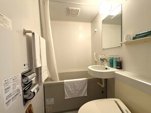 Duschwanne, kostenlose Toilettenartikel, Haartrockner, Hausschuhe