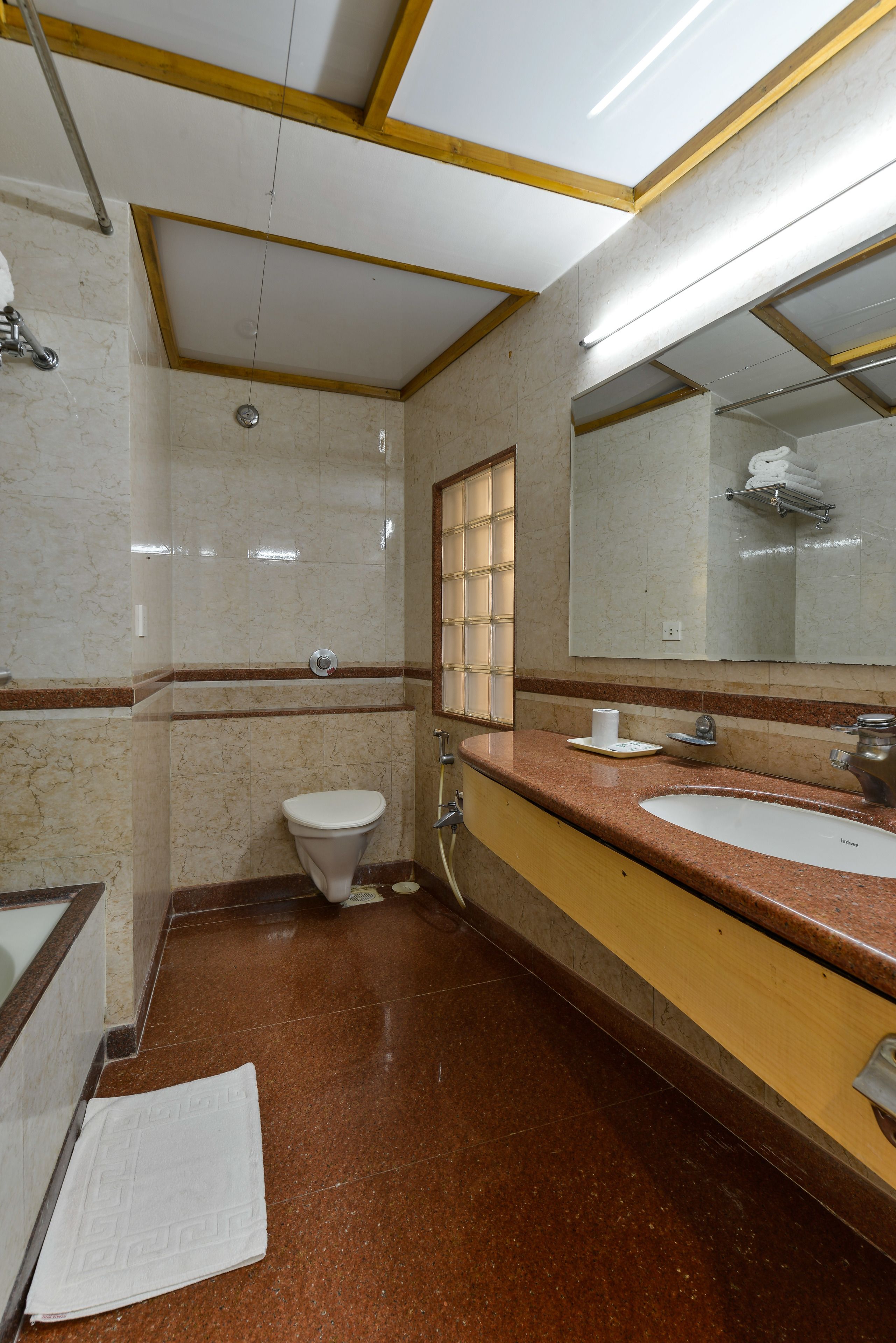 Club Room | Bathroom