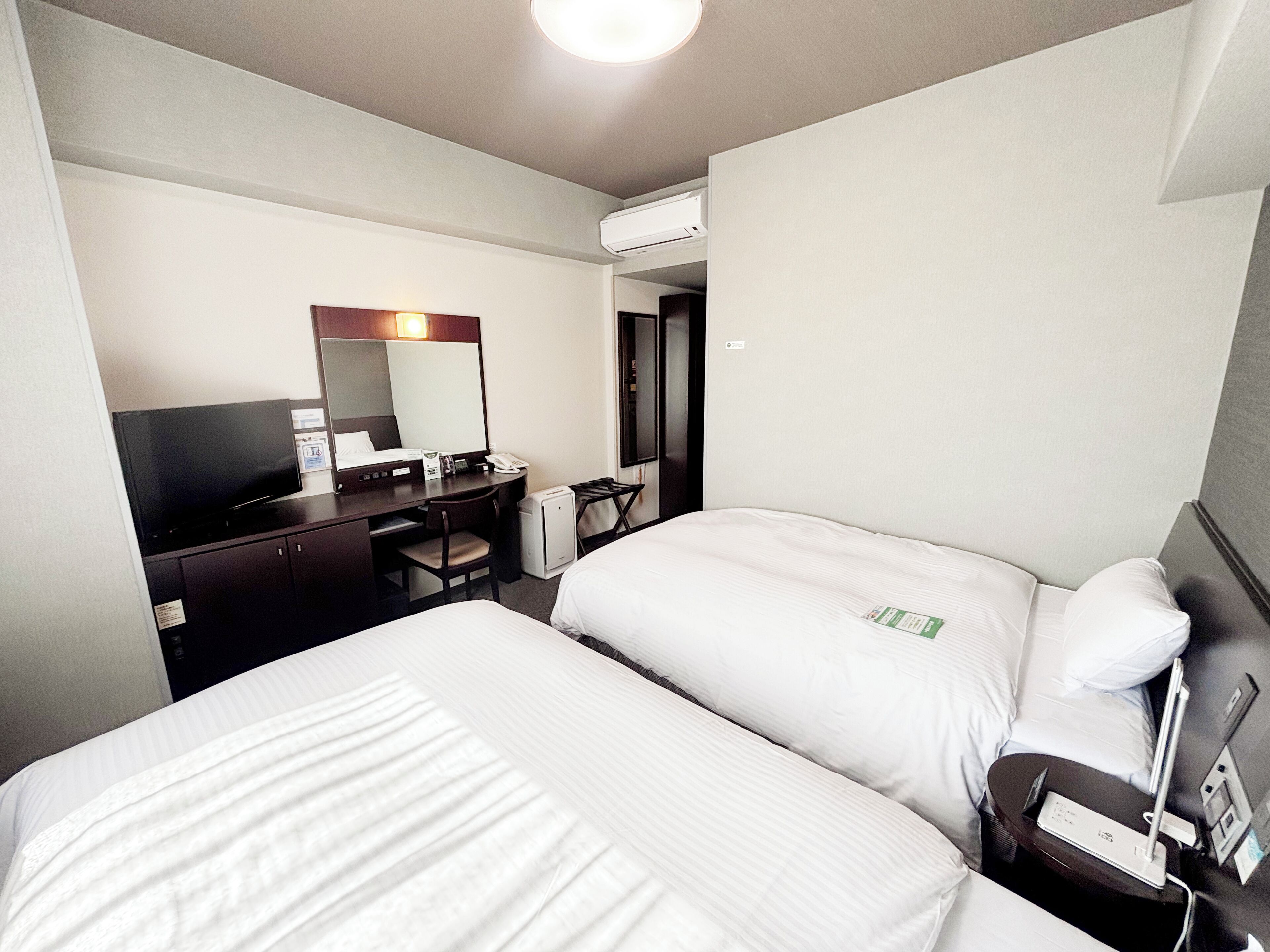 comfort twin room, smoking | desk, free wifi, bed sheets