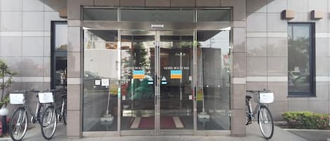 施設の正面