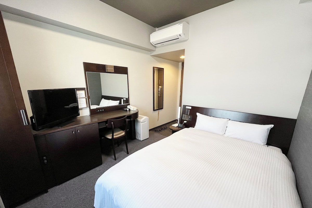 واي فاي مجانًا وملاءات أسرّة