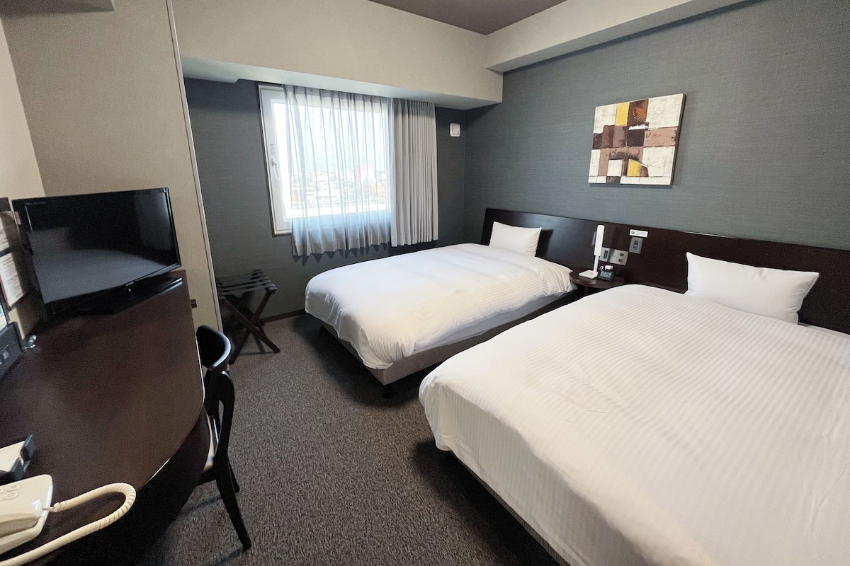 واي فاي مجانًا وملاءات أسرّة