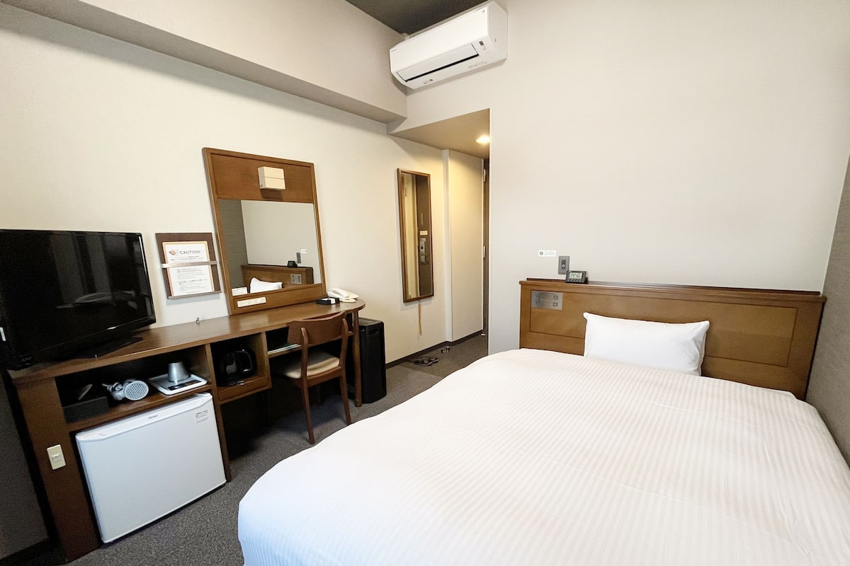 واي فاي مجانًا وملاءات أسرّة