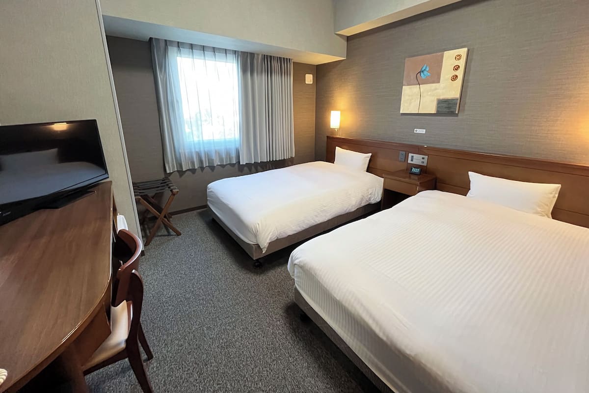 واي فاي مجانًا وملاءات أسرّة