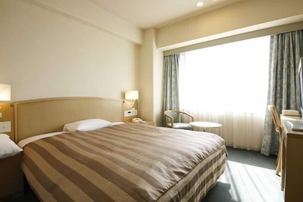 In-room safe, desk, free WiFi, bed sheets