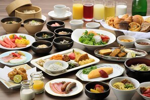 Daily buffet breakfast (JPY 1980 per person)