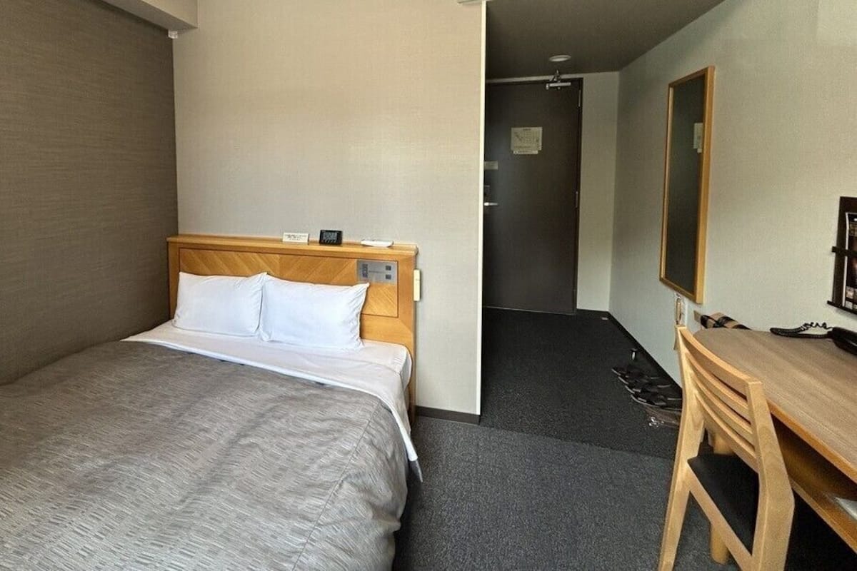 Desk, free WiFi, bed sheets
