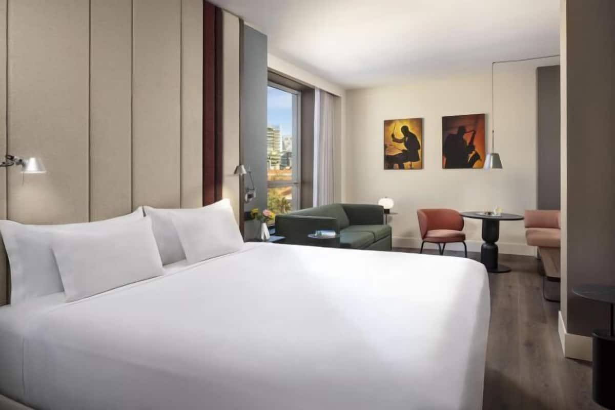 1 bedroom, premium bedding, minibar, in-room safe