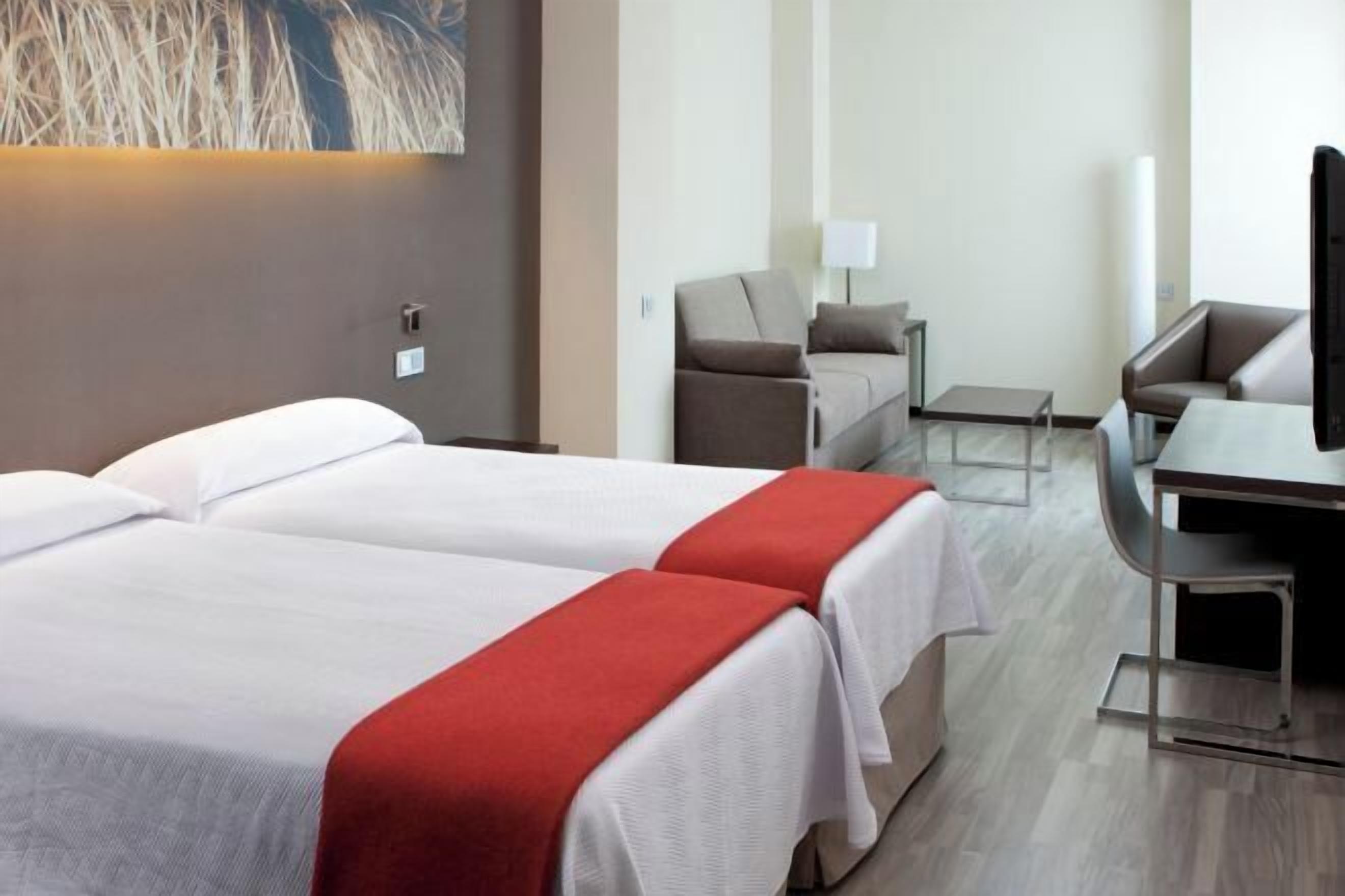 1 makuuhuone, ylelliset vuodevaatteet, minibaari, tallelokero huoneessa