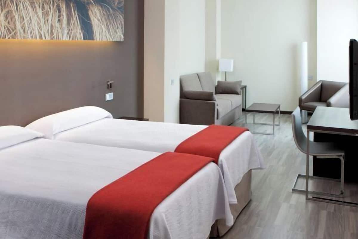 1 bedroom, premium bedding, minibar, in-room safe