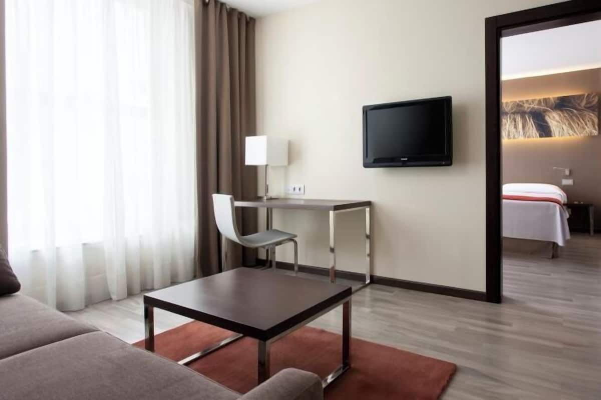 1 bedroom, premium bedding, minibar, in-room safe